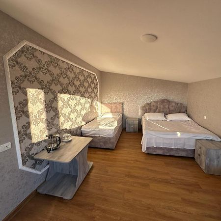 Family Hotel กอริ ภายนอก รูปภาพ