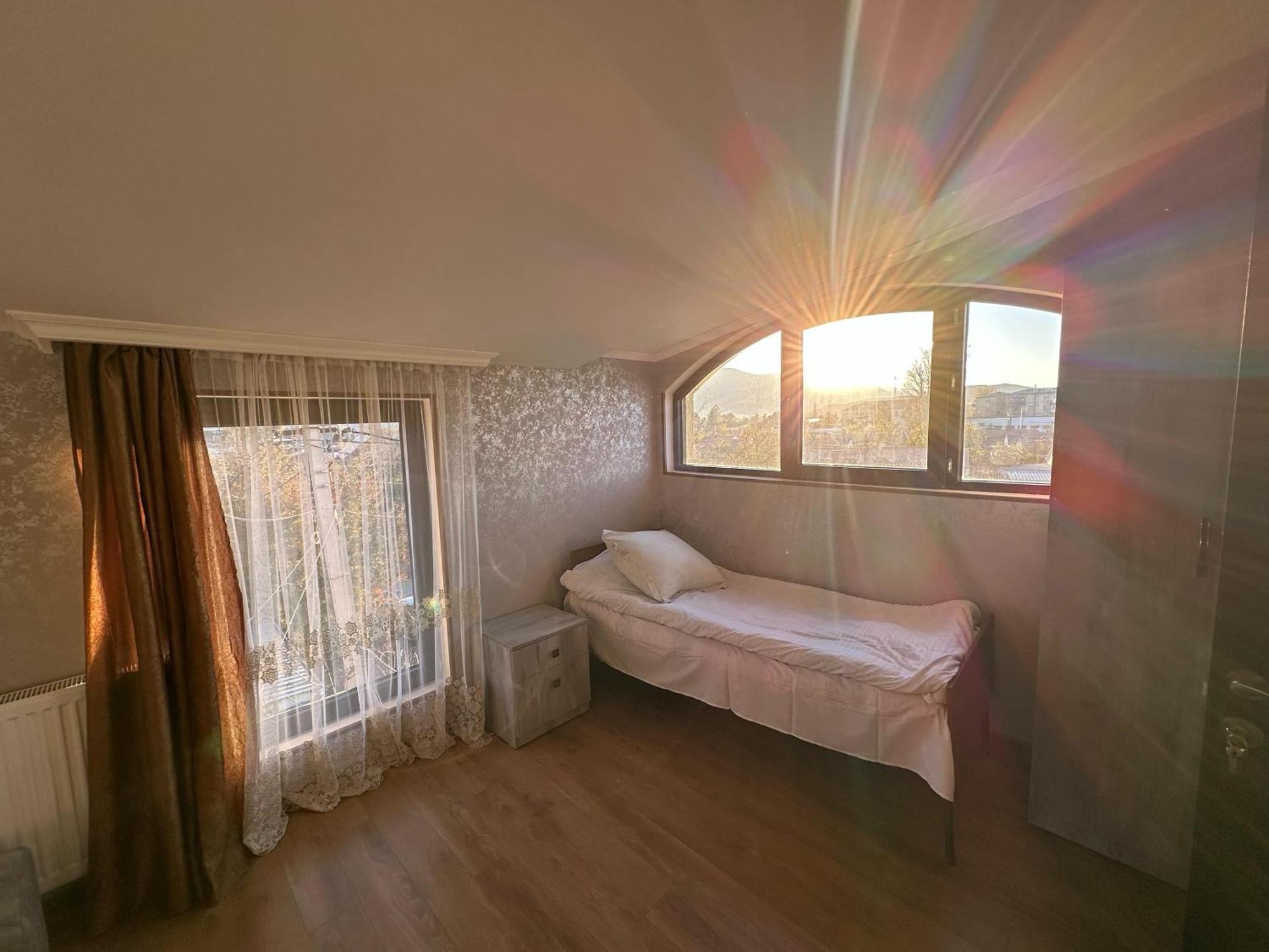 Family Hotel กอริ ภายนอก รูปภาพ